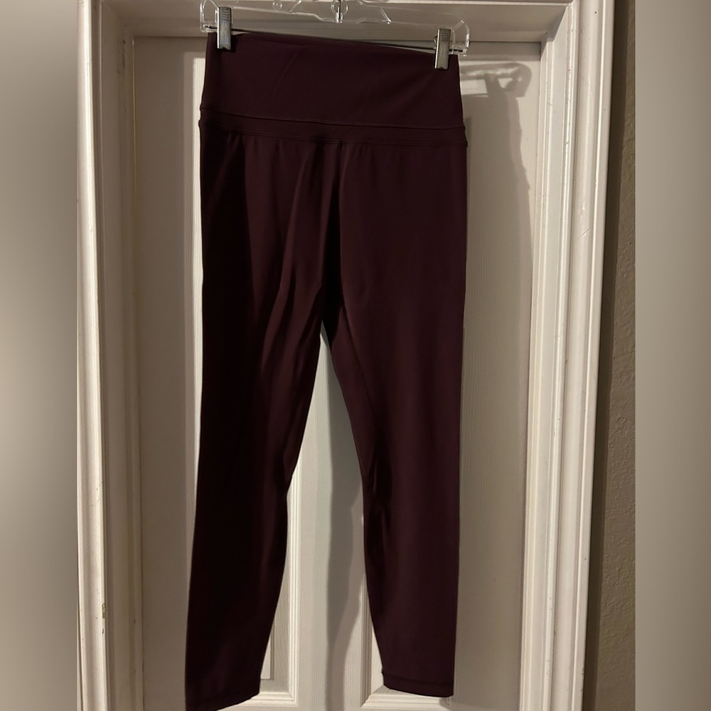 Amazon brand lulu dupes. Good used condition. Maroon